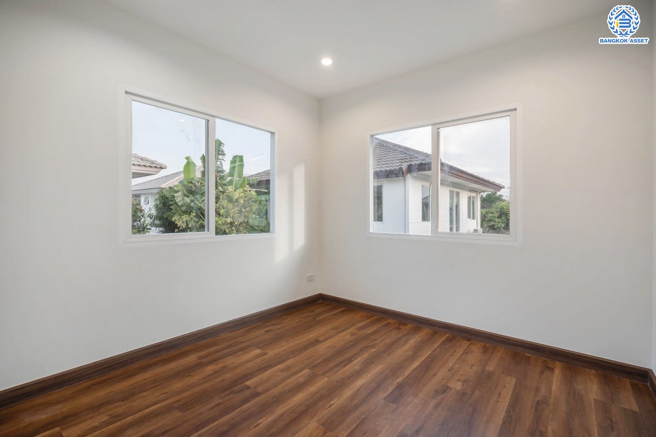 บ้านมือสองตกแต่งใหม่ คุณภาพแบรนด์ LH โครงการ ชัยพฤกษ์ ราชพฤกษ์-แจ้งวัฒนะ เนื้อที่ 50.1 ตร.ว. ฟังก์ชัน 3 ห้องนอน 2 ห้องน้ำ 2 ที่จอดรถ ภายในตกแต่งหรูหรา บนทำเลศักยภาพติดถนนราชพฤกษ์ เชื่อมสู่แจ้งวัฒนะได้อย่างรวดเร็ว ใกล้รถไฟฟ้าสายสีชมพู "ปากเกร็ด" จุดขึ้นทางด่วน "แจ้งวัฒนะ" โรบินสัน ไลฟ์สไตล์ ราชพฤกษ์ และ โลตัส นอร์ธราชพฤกษ์